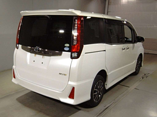 TOYOTA NOAH 2017
