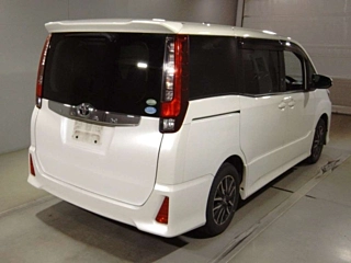 TOYOTA NOAH 2016