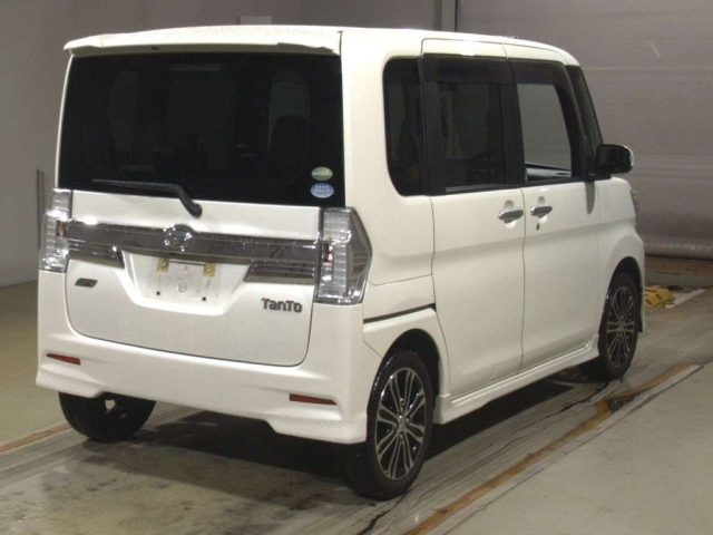 DAIHATSU TANTO 2014