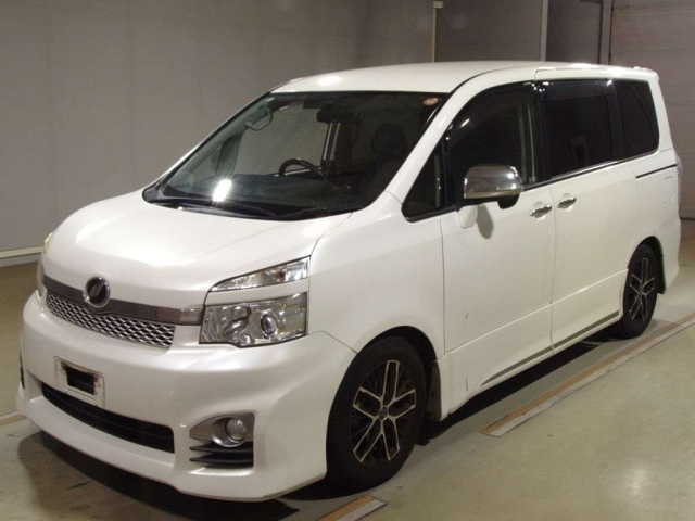 TOYOTA VOXY 2012
