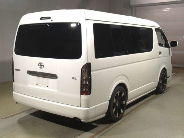 TOYOTA HIACE 2012