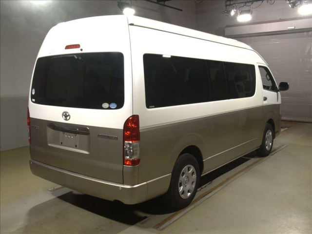 TOYOTA HIACE 2016