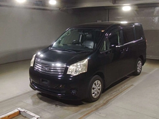 TOYOTA NOAH 2013