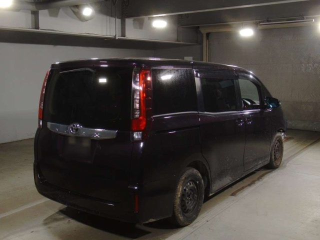 TOYOTA NOAH 2015