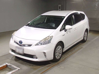 TOYOTA PRIUS ALPHA 2013