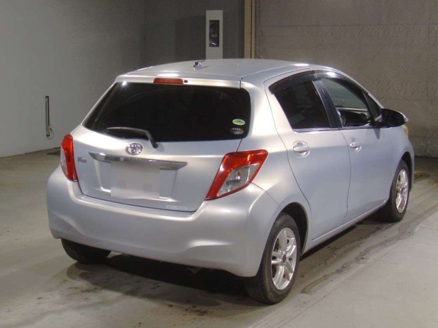 TOYOTA VITZ 2012