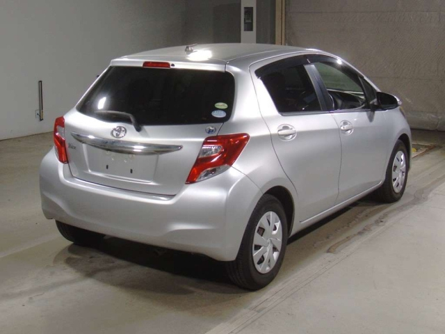 TOYOTA VITZ 2015
