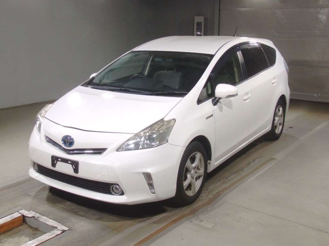 TOYOTA PRIUS ALPHA 2014