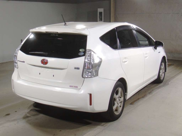 TOYOTA PRIUS ALPHA 2014