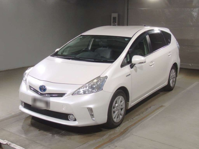 TOYOTA PRIUS ALPHA 2011