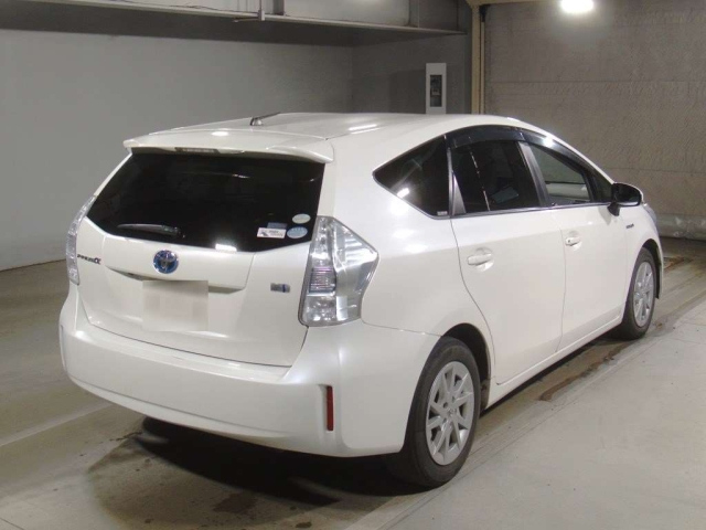 TOYOTA PRIUS ALPHA 2011