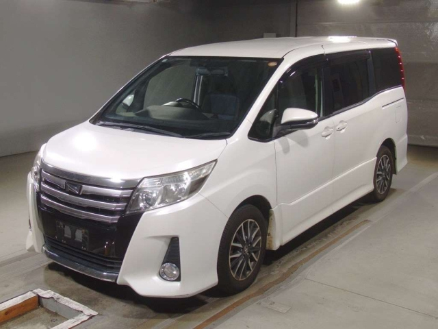 TOYOTA NOAH 2014
