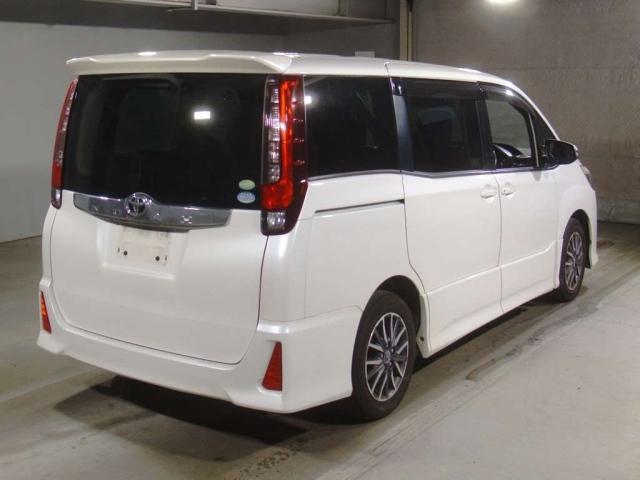 TOYOTA NOAH 2014