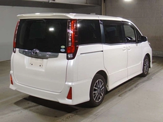 TOYOTA NOAH 2014