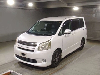 TOYOTA NOAH 2010