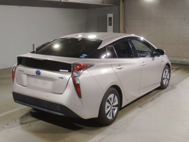 TOYOTA PRIUS 2016