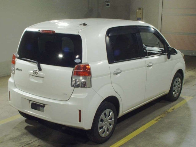 TOYOTA SPADE 2012