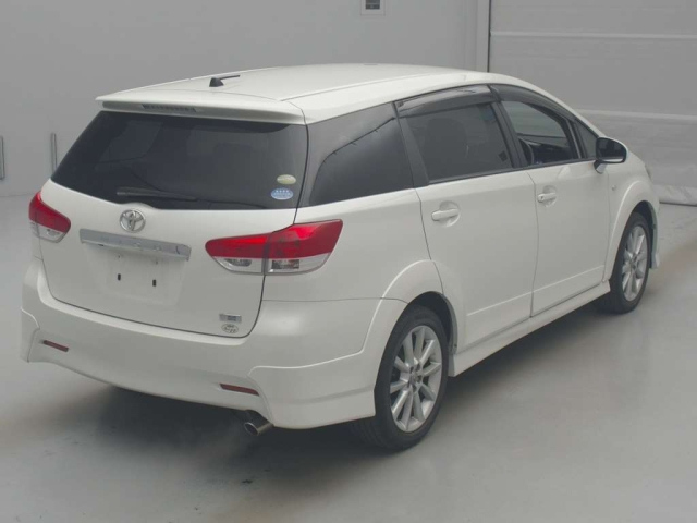 TOYOTA WISH 2011