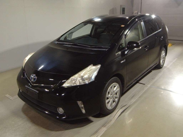 TOYOTA PRIUS ALPHA 2012