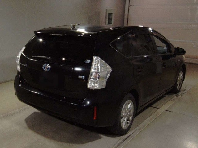 TOYOTA PRIUS ALPHA 2012