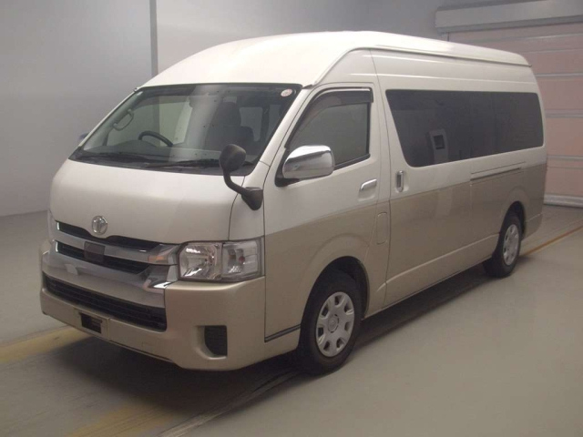TOYOTA HIACE 2018