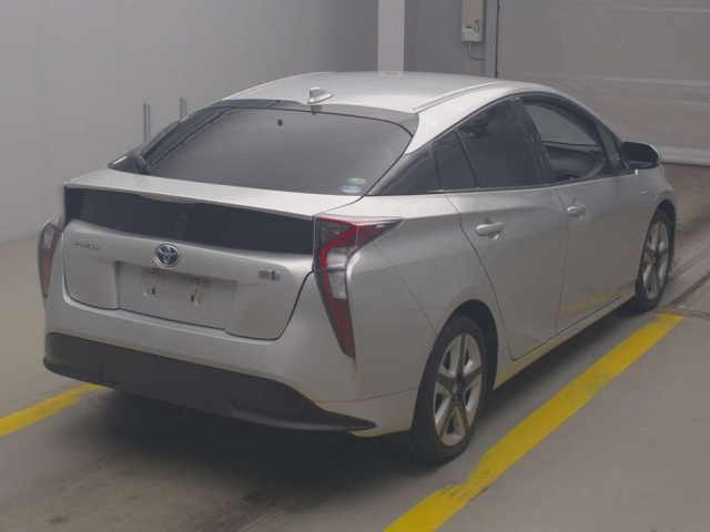 TOYOTA PRIUS 2016