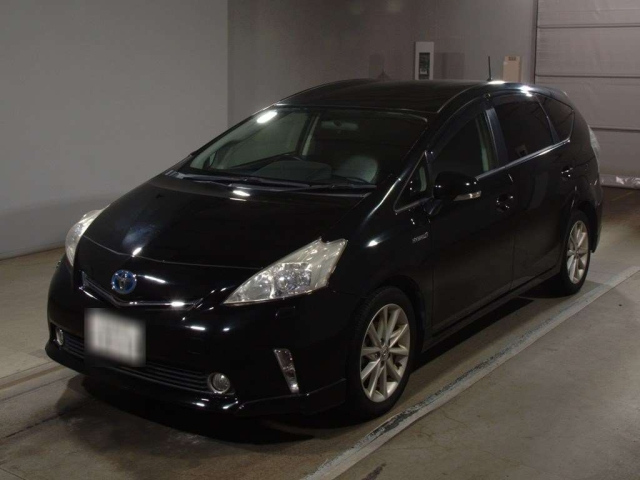 TOYOTA PRIUS ALPHA 2011