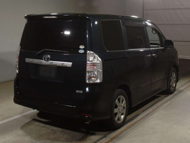 TOYOTA VOXY 2009
