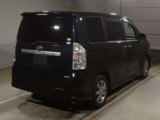 TOYOTA VOXY 2009
