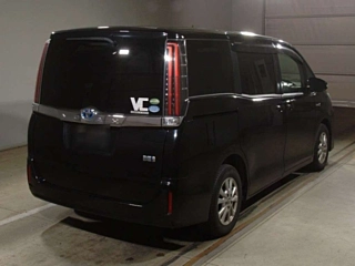 TOYOTA NOAH 2017