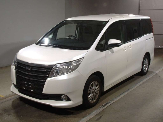 TOYOTA NOAH 2015
