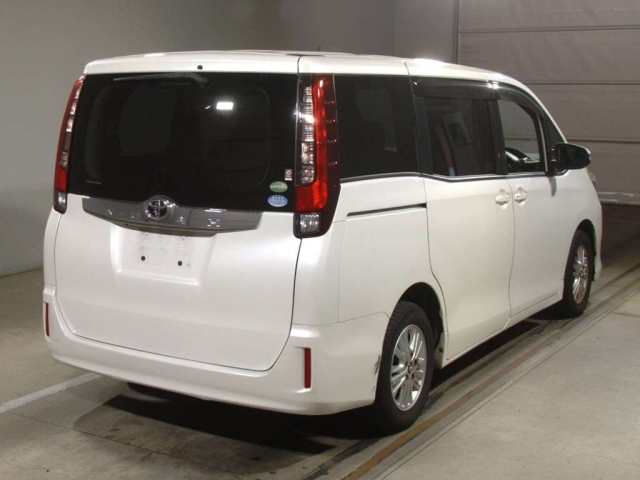 TOYOTA NOAH 2015