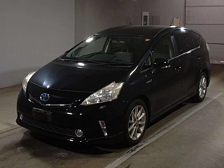 TOYOTA PRIUS ALPHA 2013
