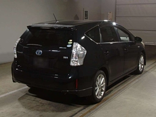 TOYOTA PRIUS ALPHA 2013