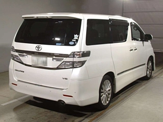 TOYOTA VELLFIRE 2013