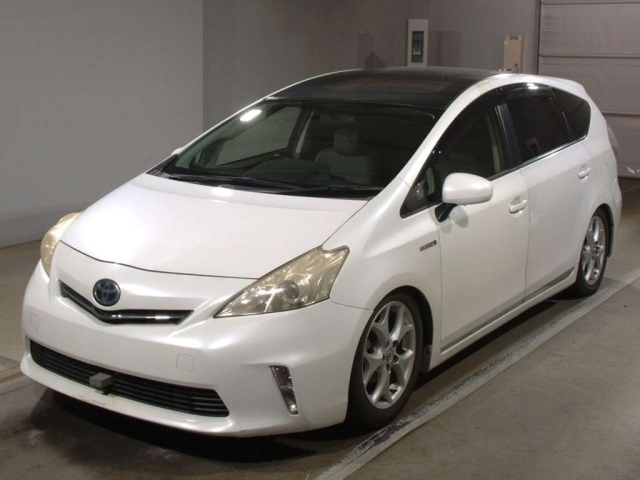 TOYOTA PRIUS ALPHA 2013