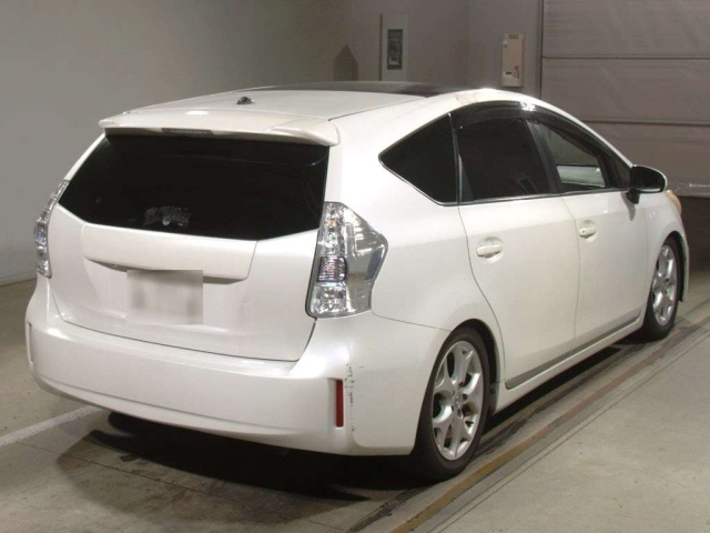 TOYOTA PRIUS ALPHA 2013