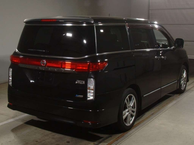 NISSAN ELGRAND 2010