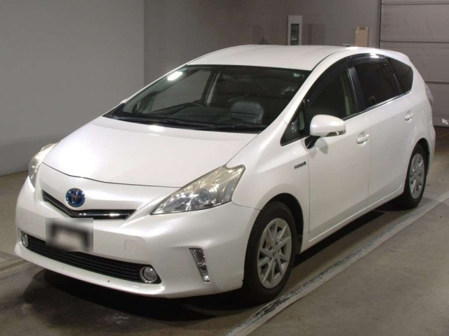 TOYOTA PRIUS ALPHA 2013