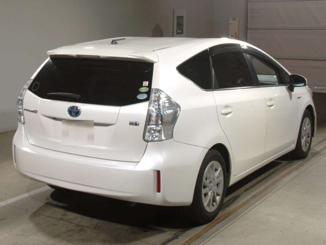 TOYOTA PRIUS ALPHA 2013
