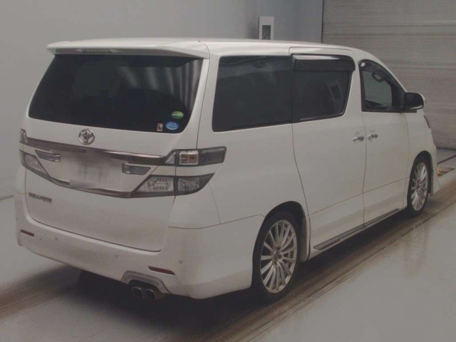 TOYOTA VELLFIRE 2013