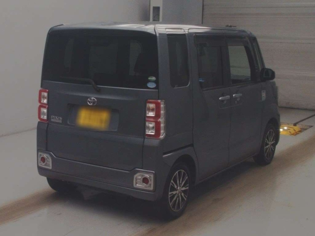 TOYOTA PIXIS MEGA 2017