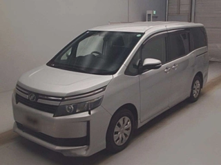 TOYOTA VOXY 2014