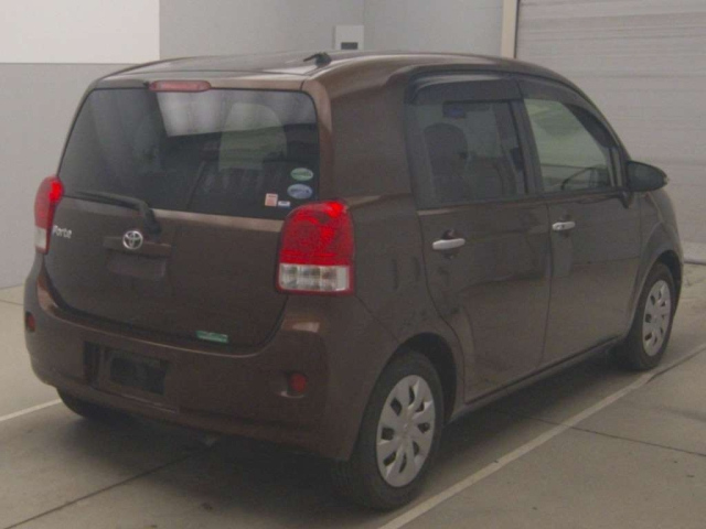 TOYOTA PORTE 2015