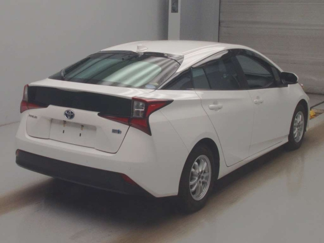 TOYOTA PRIUS 2021