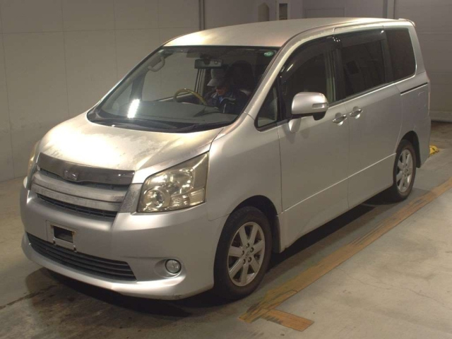 TOYOTA NOAH 2008