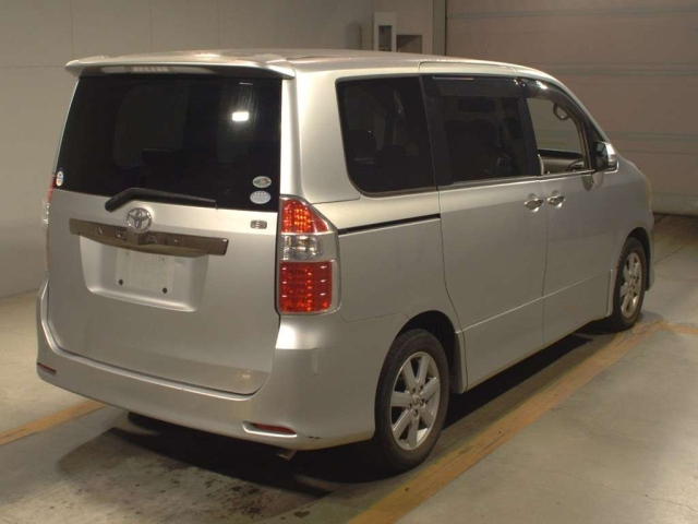 TOYOTA NOAH 2008