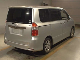 TOYOTA NOAH 2008