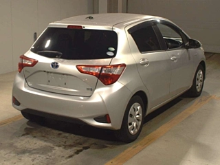 TOYOTA VITZ 2017