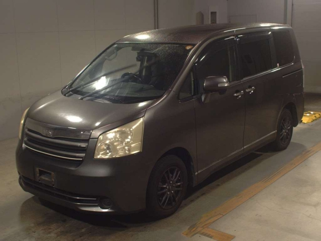TOYOTA NOAH 2009